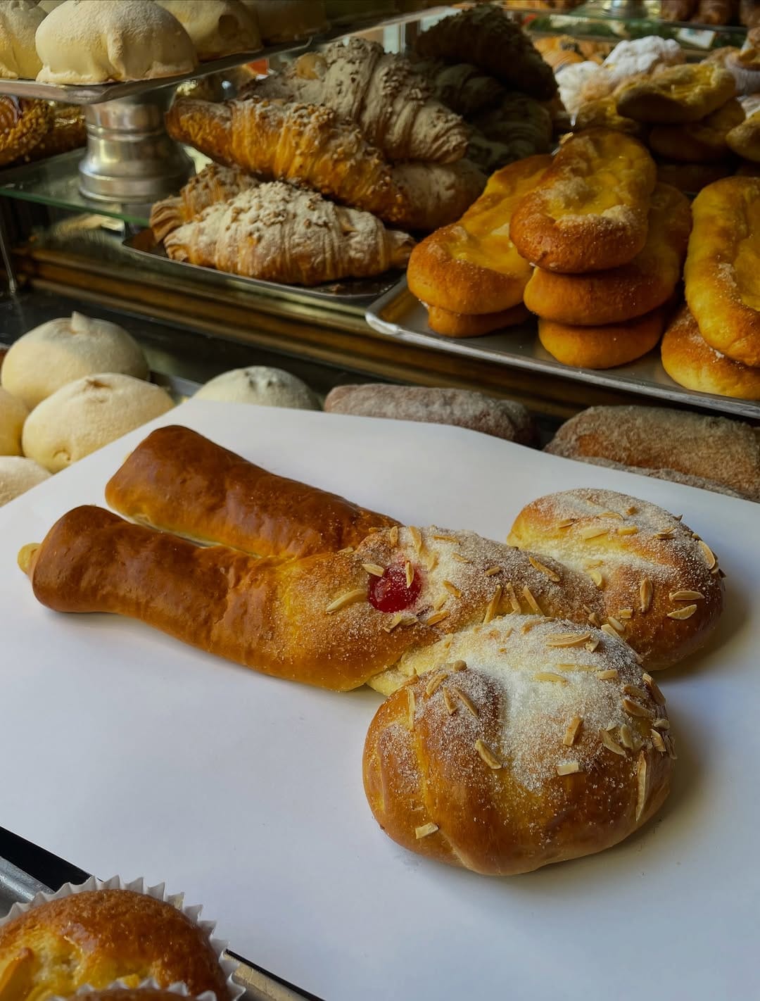 Post 3 by Pastisseria La Colmena on Instagram (image)