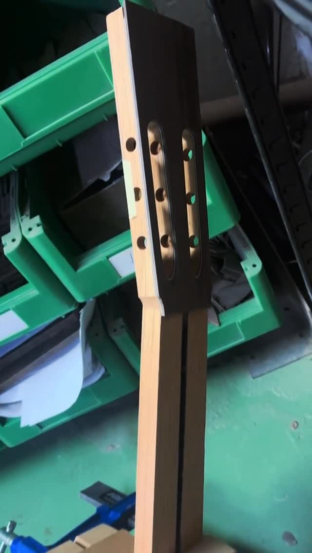 Post 4 by GUITARRAS RAMÍREZ on Instagram (video)