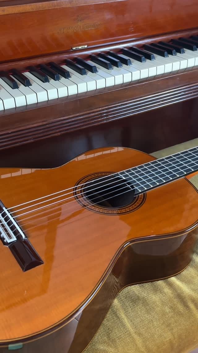 Post 6 by GUITARRAS RAMÍREZ on Instagram (video)