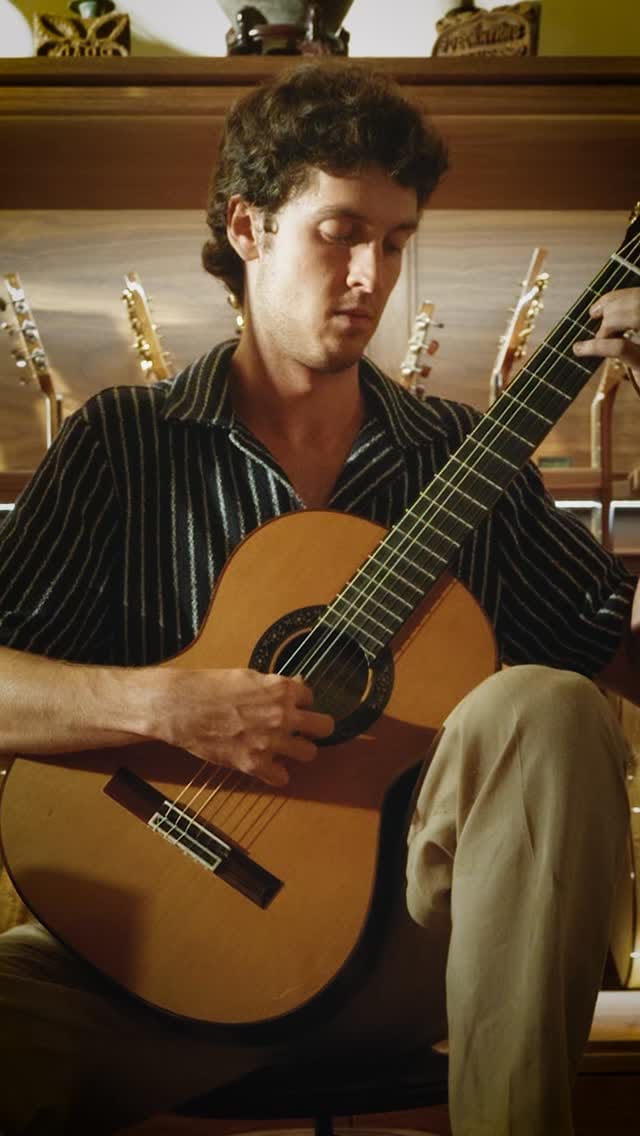 Post 3 by GUITARRAS RAMÍREZ on Instagram (video)