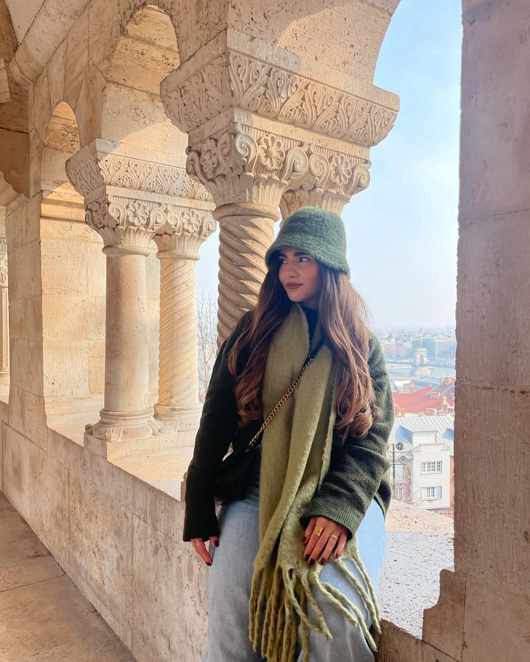 Post 8 by L u c í a  P é r e z on Instagram (carousel)
