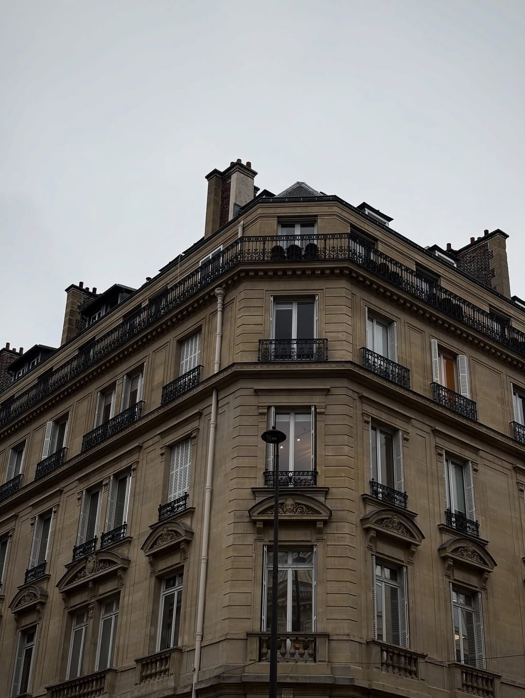 Post 4 by Sergé on Instagram (image)
