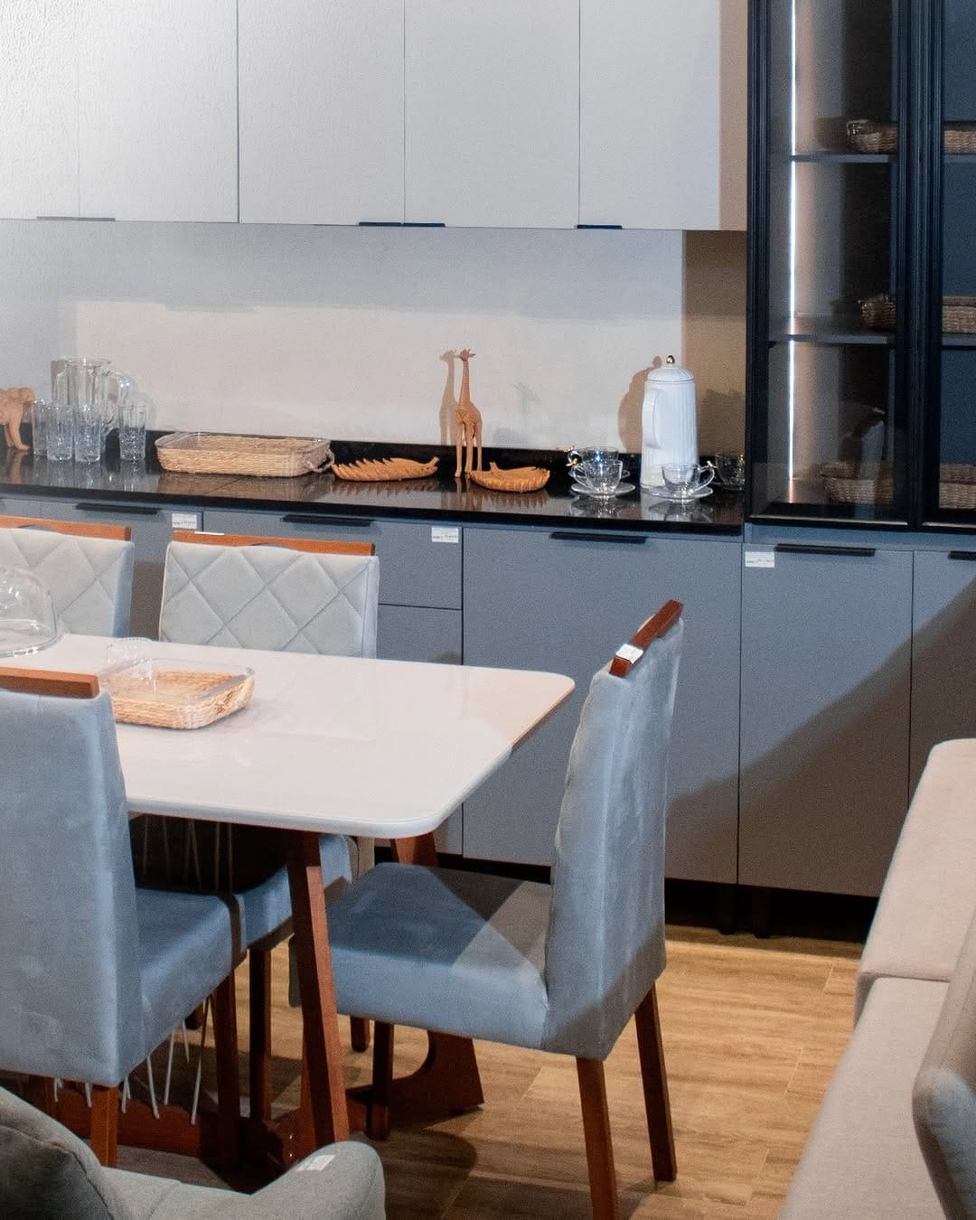 Post 10 by Casa da Cadeira | Móveis e decorações on Instagram (image)