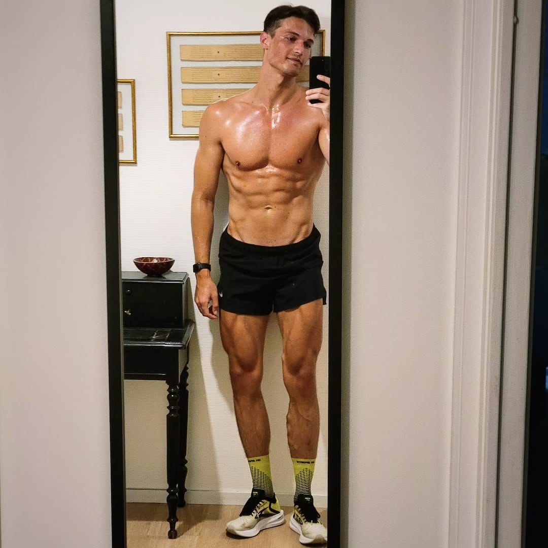 Post 4 by Victor Natiez on Instagram (image)