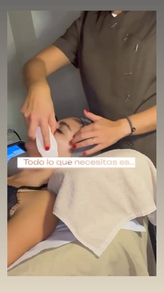 Post 1 by Monica R. Orellana /Modelo on Instagram (video)