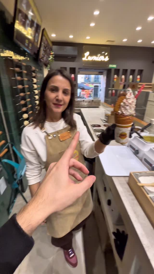 Post 6 by Lumier's Chimney Cake Madrid on Instagram (video)