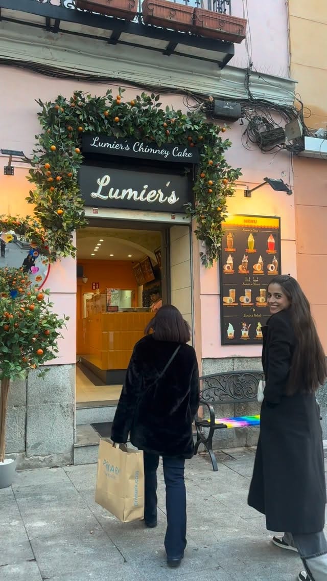 Post 3 by Lumier's Chimney Cake Madrid on Instagram (video)