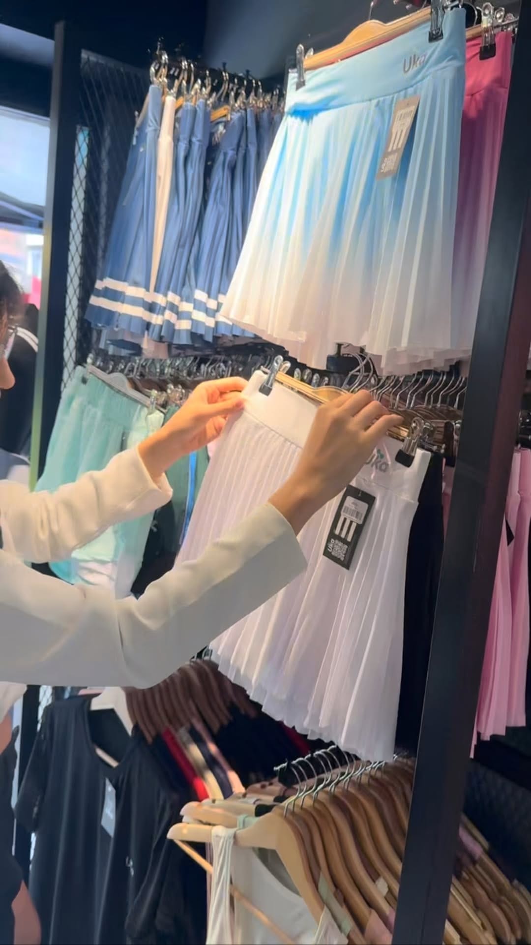 Post 3 by Ropa Deportiva Uka on Instagram (video)