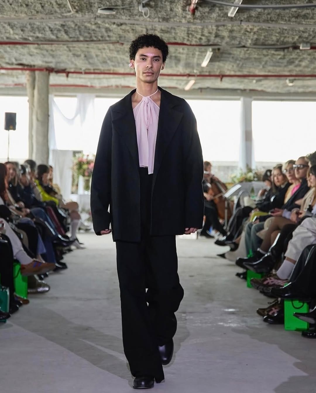 Post 7 by Alex Sousa / Modelo Madrid on Instagram (carousel)
