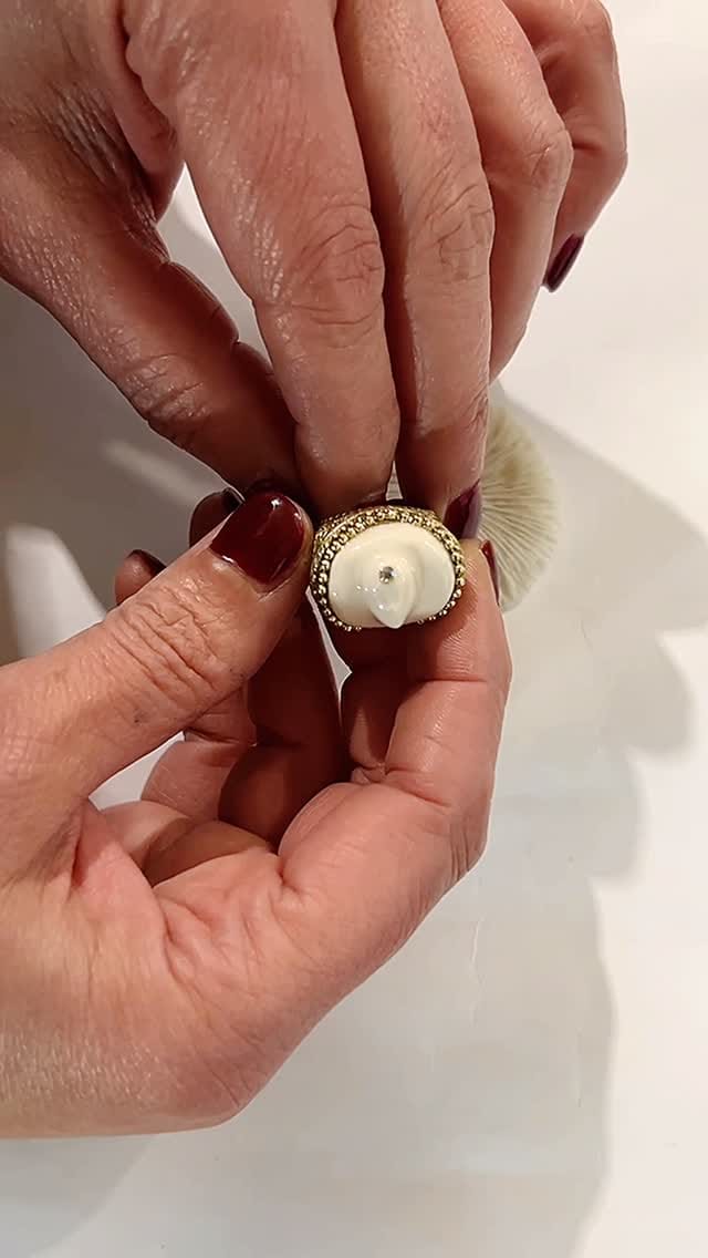 Post 4 by LE VOILÀ on Instagram (video)