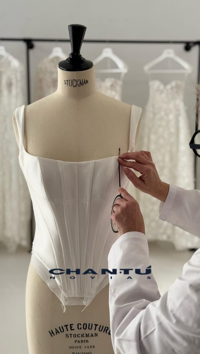 Post 2 by Chantú Novias on Instagram (video)