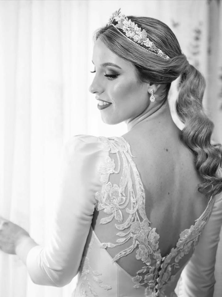 Post 6 by Chantú Novias on Instagram (carousel)