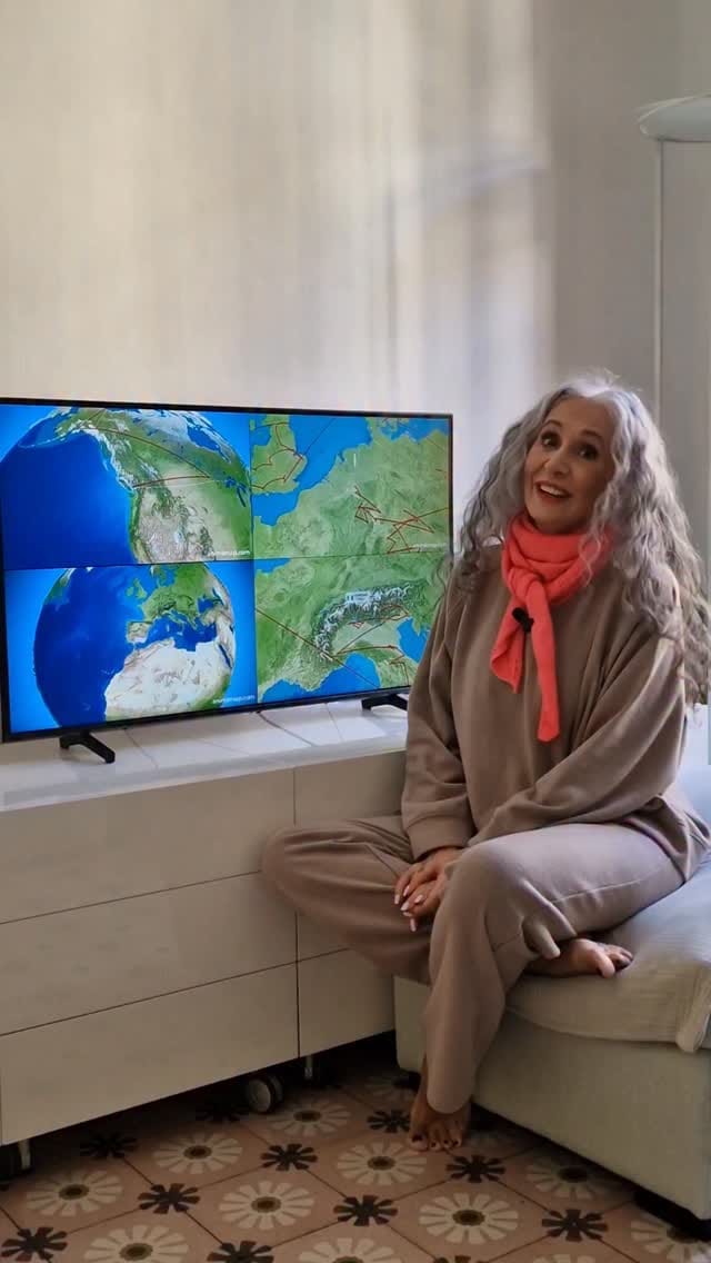 Post 9 by Lola Abril on Instagram (video)