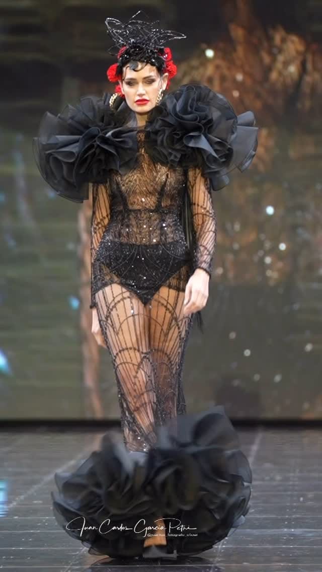 Post 1 by PABLO LANZAROTE - Fashion Artist on Instagram (video)