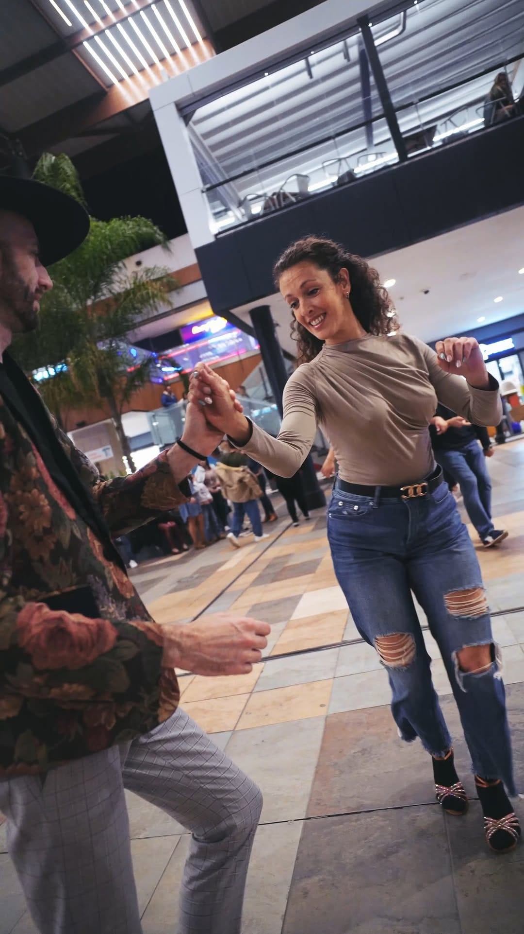 Post 4 by Centro Comercial Thader on Instagram (video)