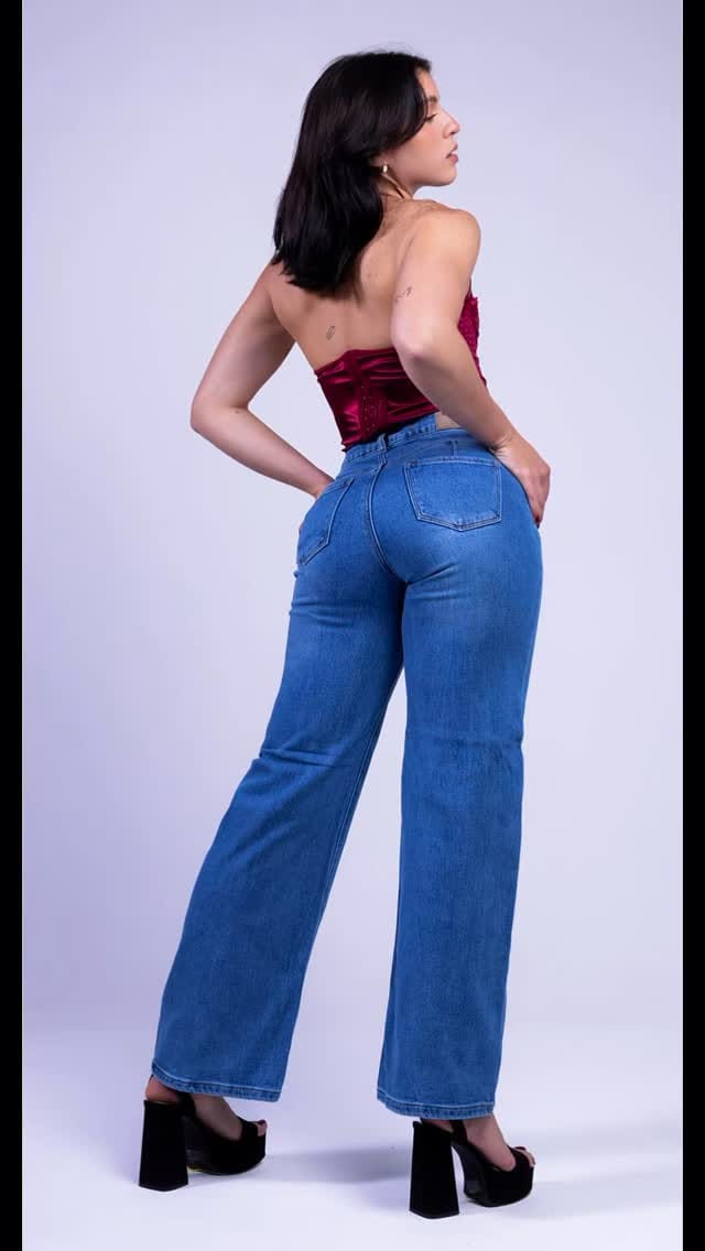 Post 5 by Dollhouse - Jeans stretch on Instagram (video)
