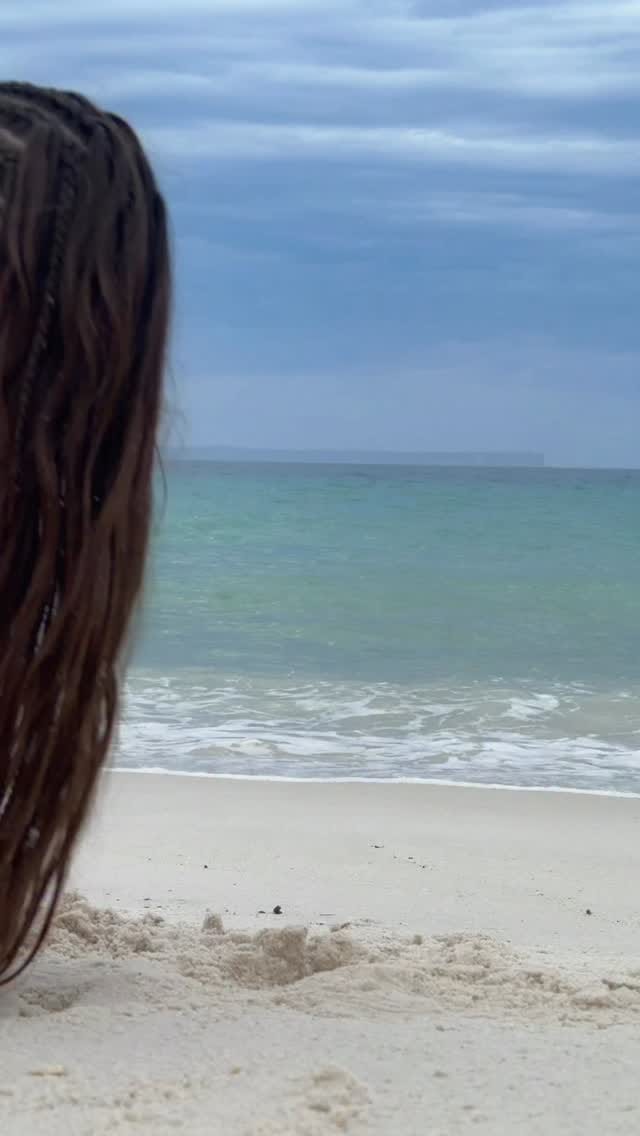Post 8 by Vitoria on Instagram (video)