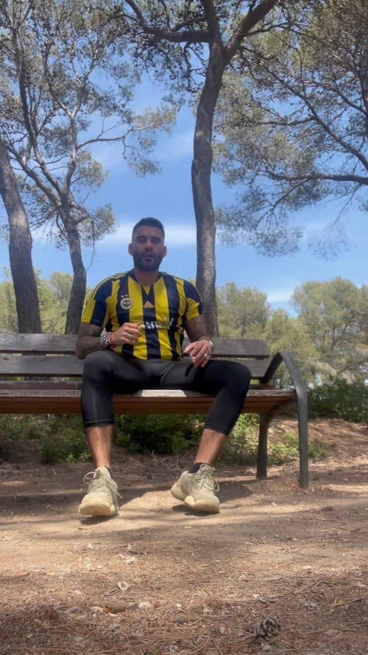 Post 6 by Christian Flores on Instagram (video)