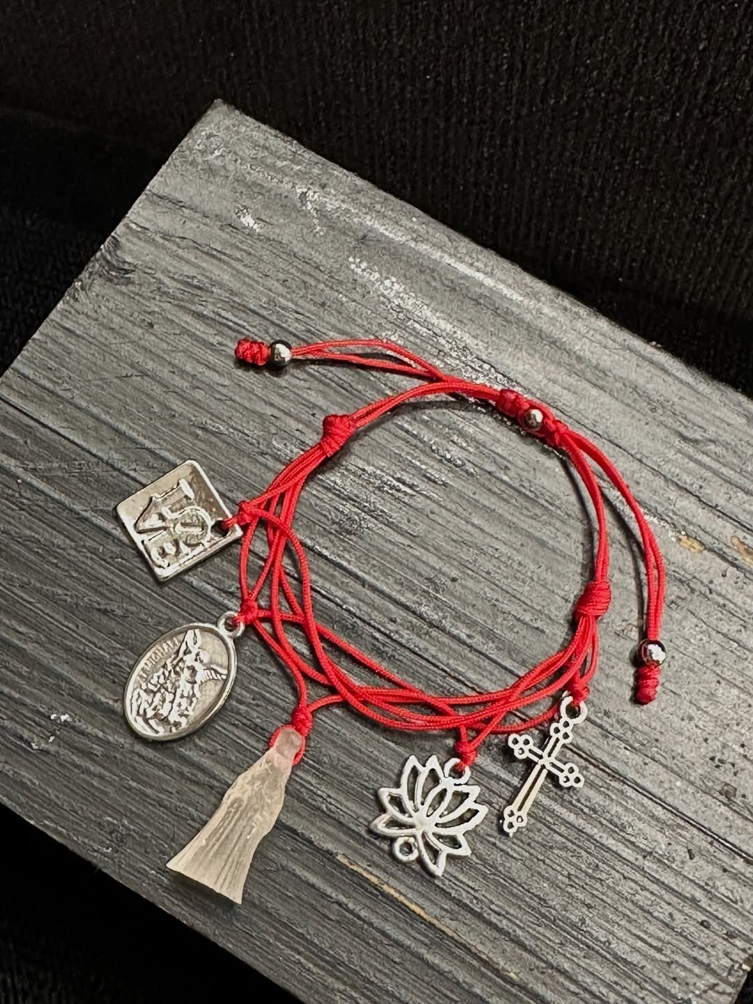 Post 1 by PULSERAS / COLLARES / MODA on Instagram (carousel)