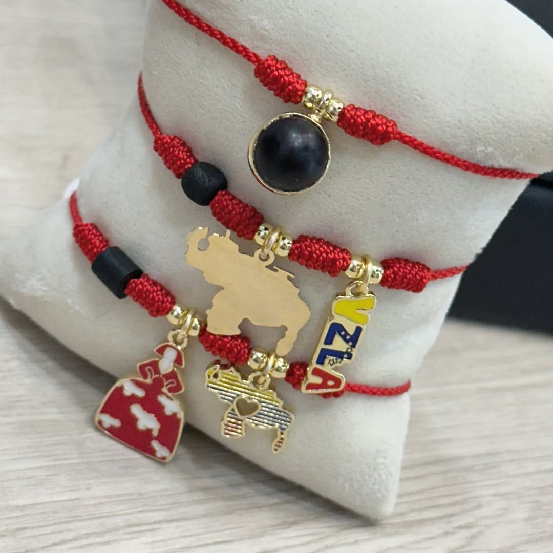 Post 10 by PULSERAS / COLLARES / MODA on Instagram (image)