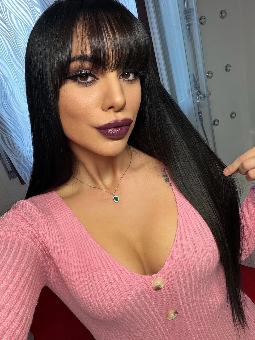 Post 2 by 𝒱ℯ𝓇ℴ𝓃𝒾𝒸𝒶 𝒞𝒶𝓃ℴ𝓋𝒶 on Instagram (carousel)
