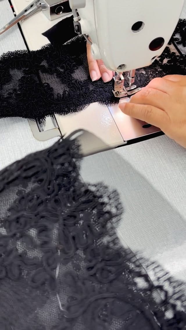 Post 7 by 𝑳𝑨 𝑩𝑶𝑼𝑻𝑰𝑸𝑼𝑬 on Instagram (video)