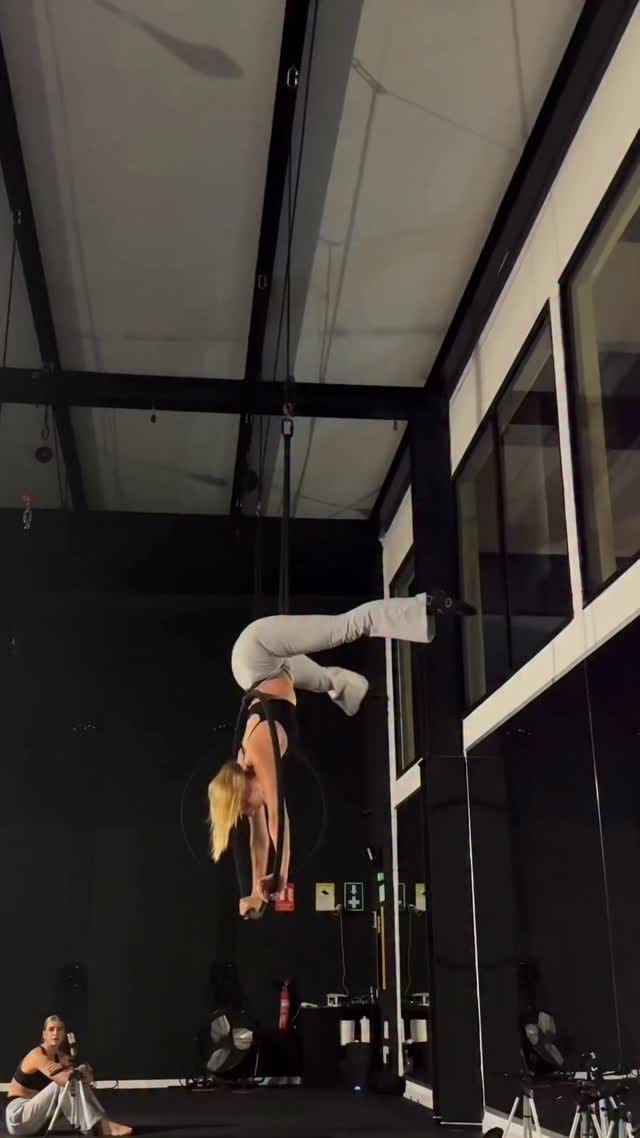 Post 8 by 𝑱𝒂𝒎𝒊𝒍𝒍𝒂 𝑹𝒂𝒗𝒆𝒏𝒏𝒂 𝑯𝒐𝒆𝒌𝒔𝒕𝒓𝒂 on Instagram (video)