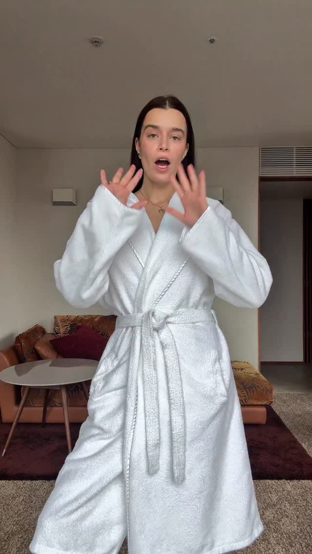 Post 4 by Viola Push / Model / Posing Coach on Instagram (video)