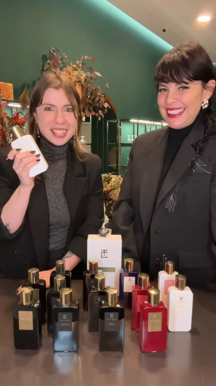 Post 3 by U N U S U A L* Store Barcelona on Instagram (video)