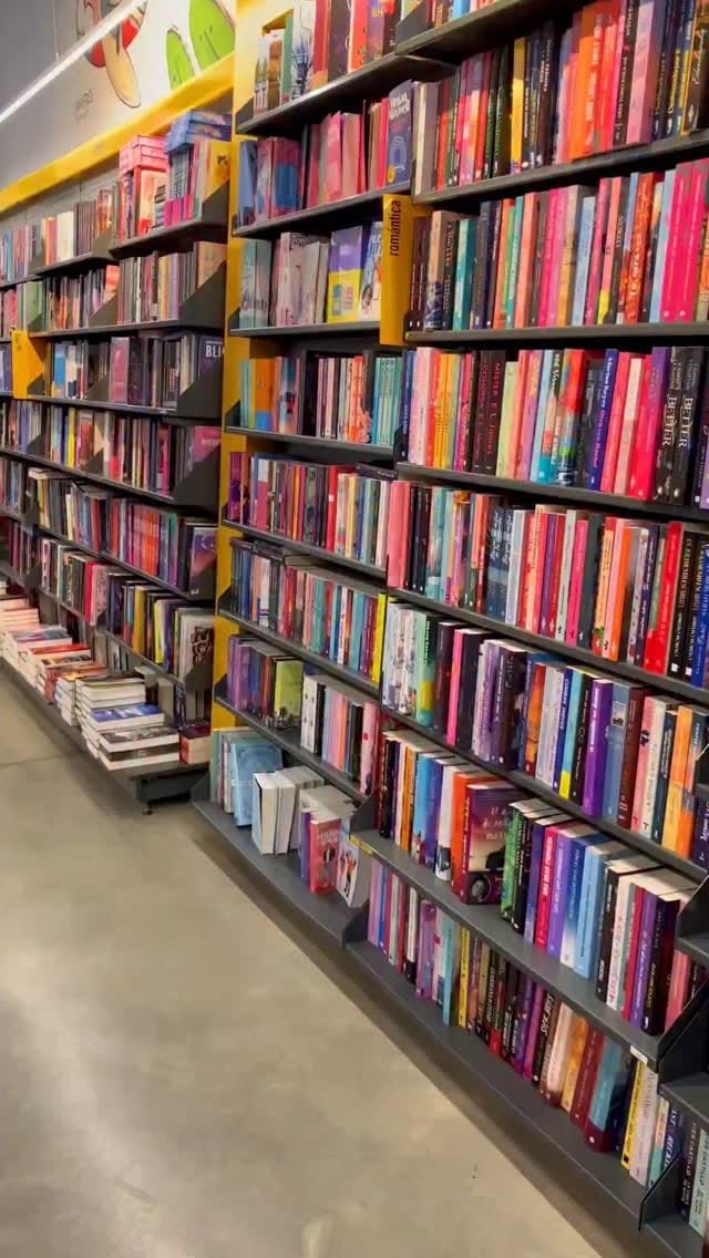 Post 10 by Librería Luces on Instagram (video)