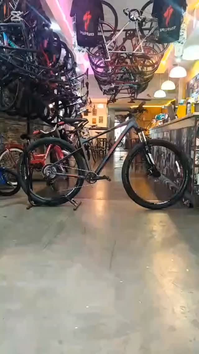 Post 3 by Bici Urbana on Instagram (video)