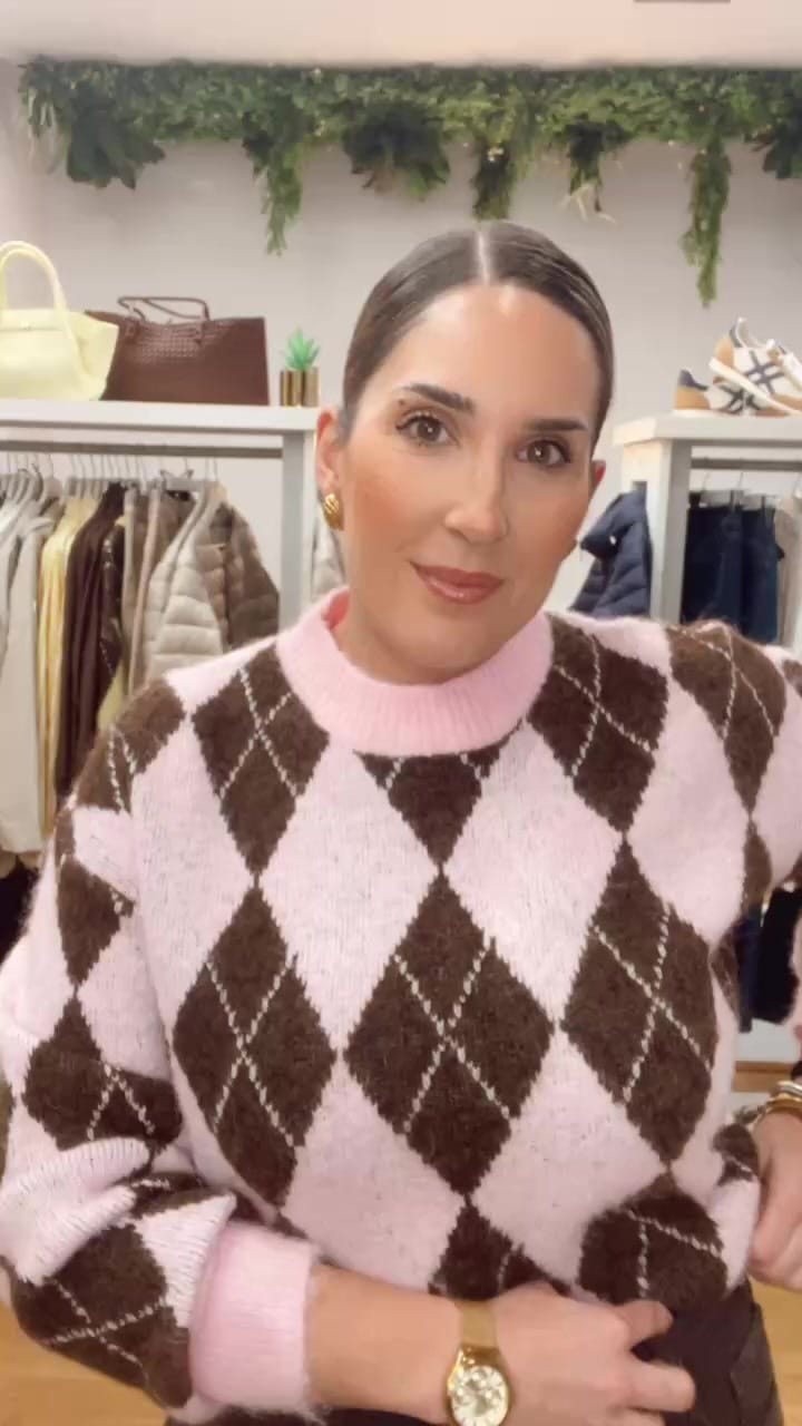 Post 1 by ~ CrisCloset ~ on Instagram (video)