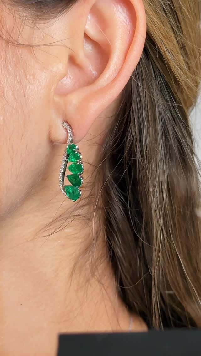 Post 7 by LUCY JEWELRY® Emerald store on Instagram (video)