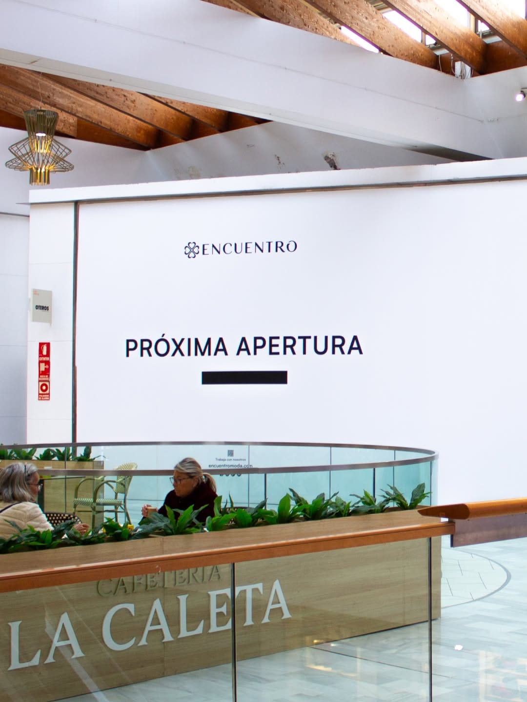 Post 9 by Centro Comercial Los Arcos on Instagram (carousel)