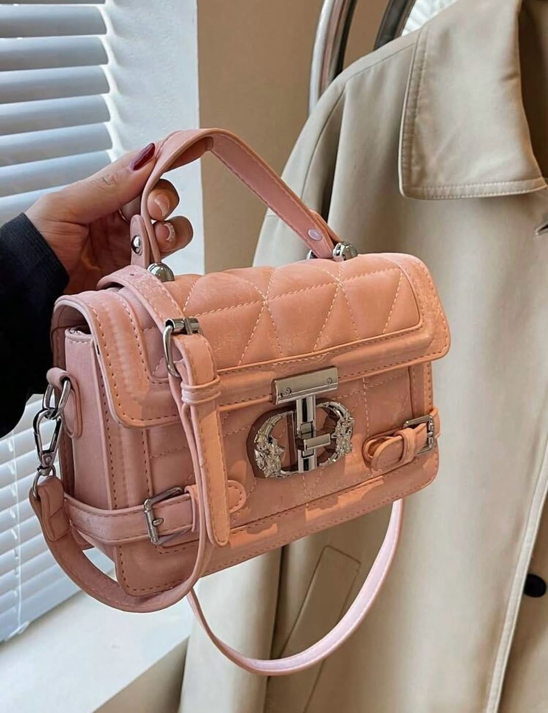 Post 3 by Cᴏᴄᴏᴀ Cᴀʀᴛᴇʀᴀs on Instagram (carousel)