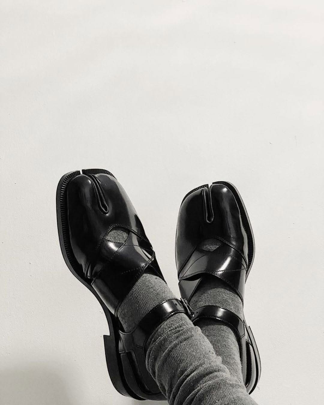 Post 7 by FASHION LUXURY MULTIBRAND on Instagram (carousel)