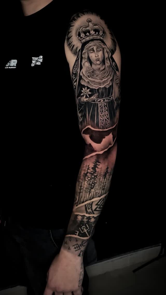 Post 9 by @tattoocarpe on Instagram (video)