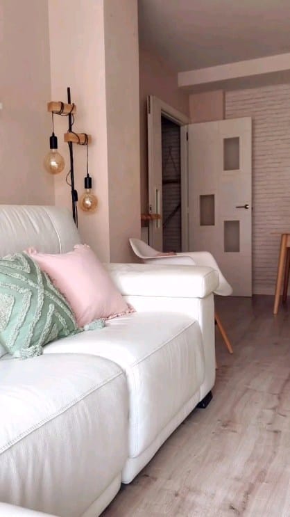 Post 8 by Vanesa on Instagram (video)