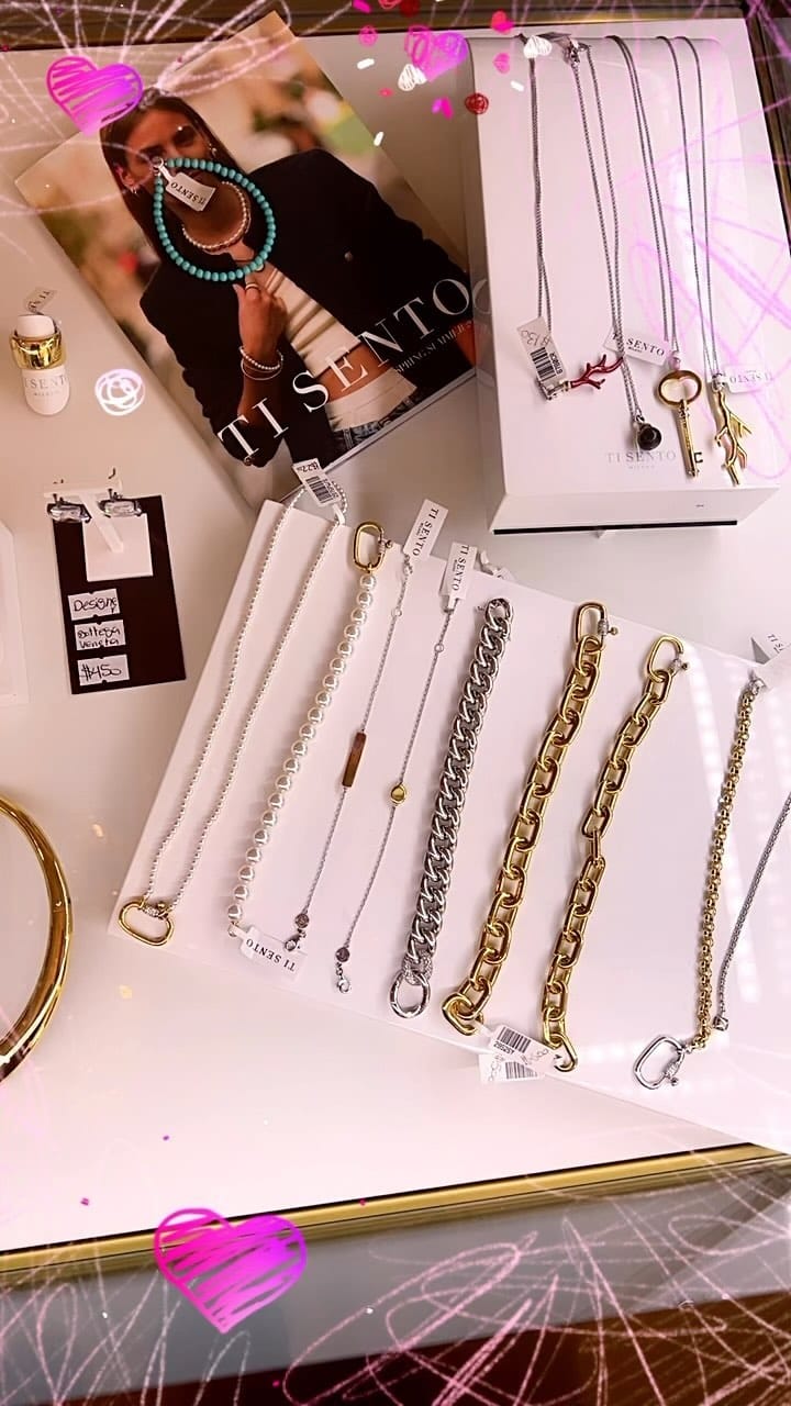Post 6 by Datsiya on Instagram (video)