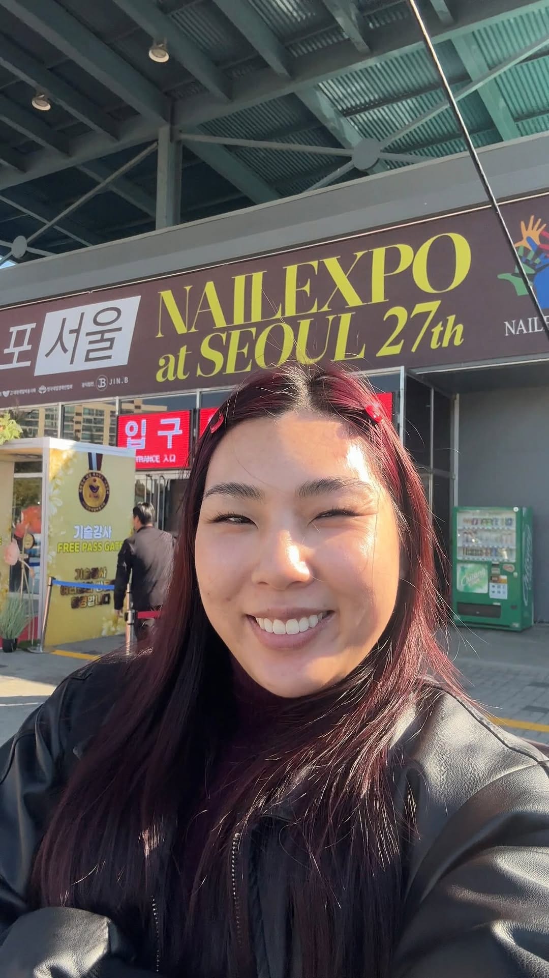 Post 4 by Viki | Melbourne Nail Artist on Instagram (video)