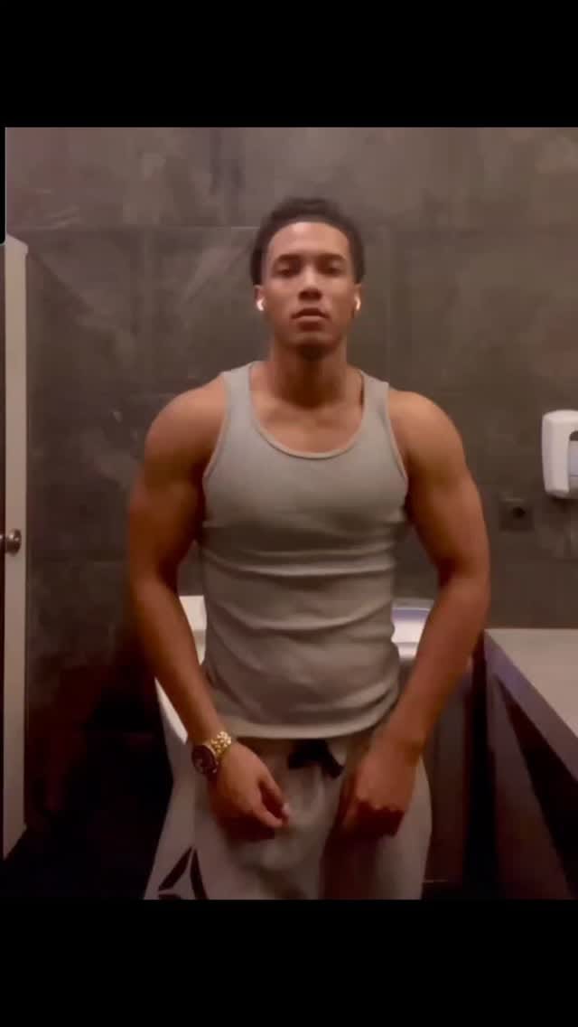Post 2 by Ernie Jay on Instagram (video)