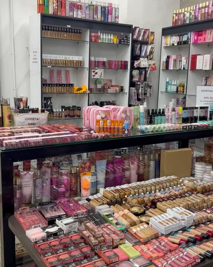 Post 10 by Tienda de Maquillaje 100% Originales 💄 on Instagram (carousel)