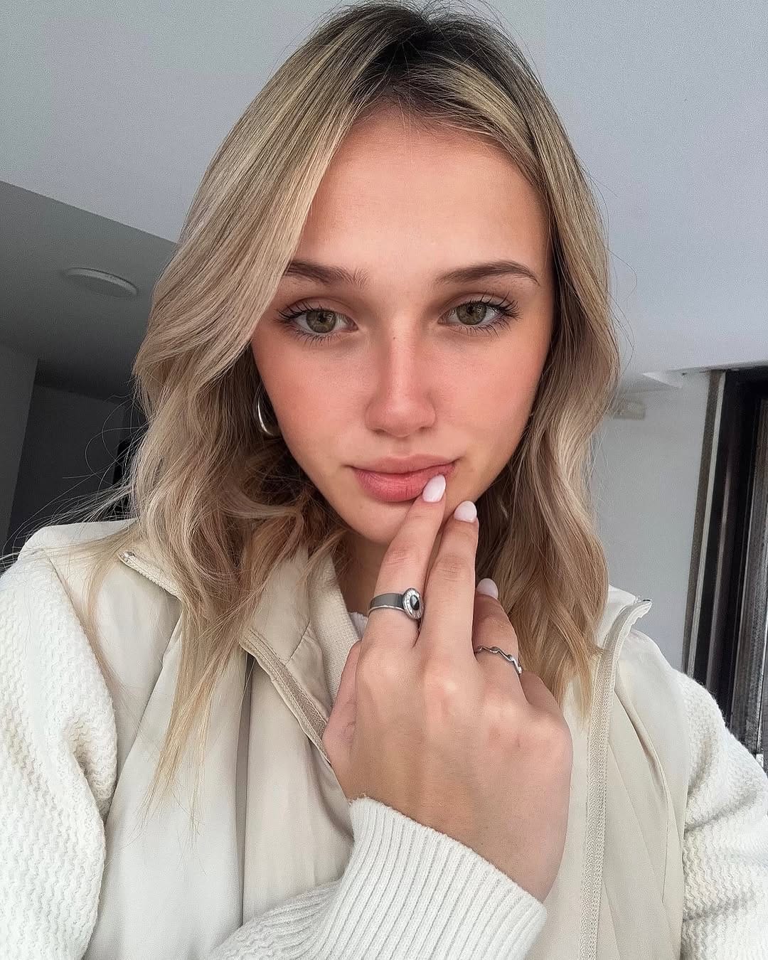 Post 9 by 𝐒𝐨𝐥 on Instagram (carousel)