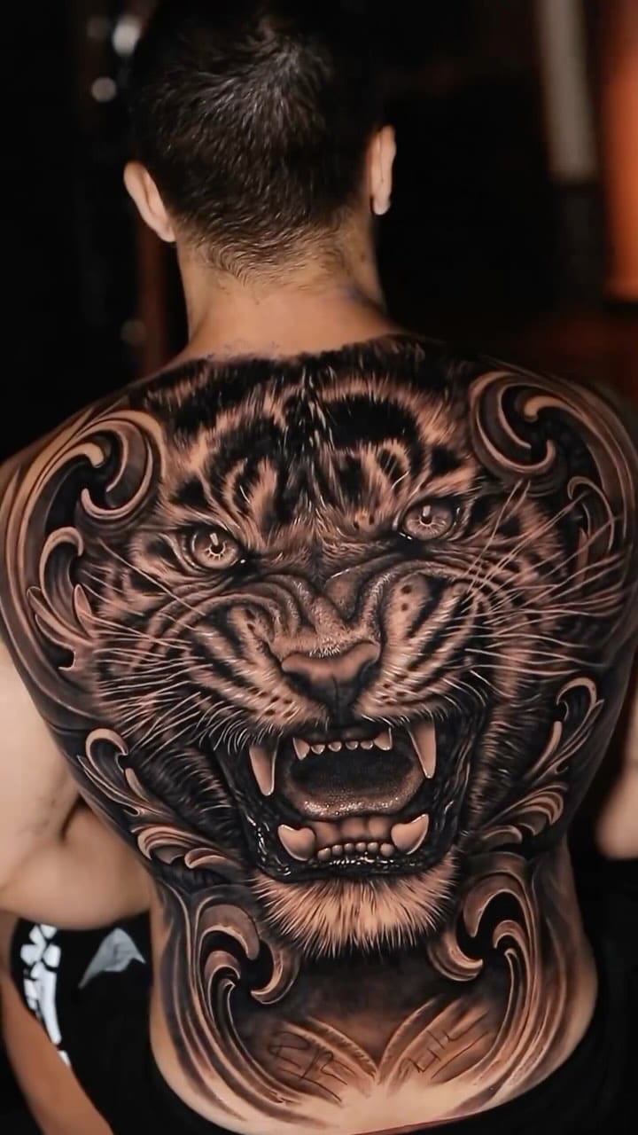 Post 8 by VERTIKAL TATTOO STUDIO on Instagram (video)