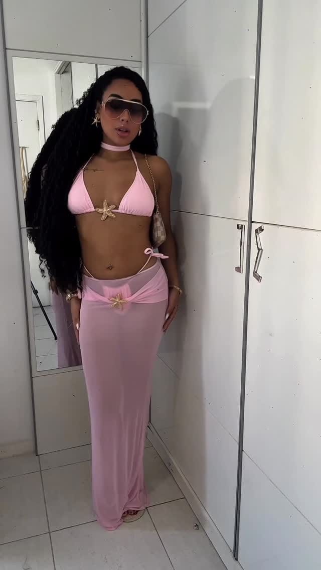 Post 5 by Vitoria Ellen on Instagram (video)