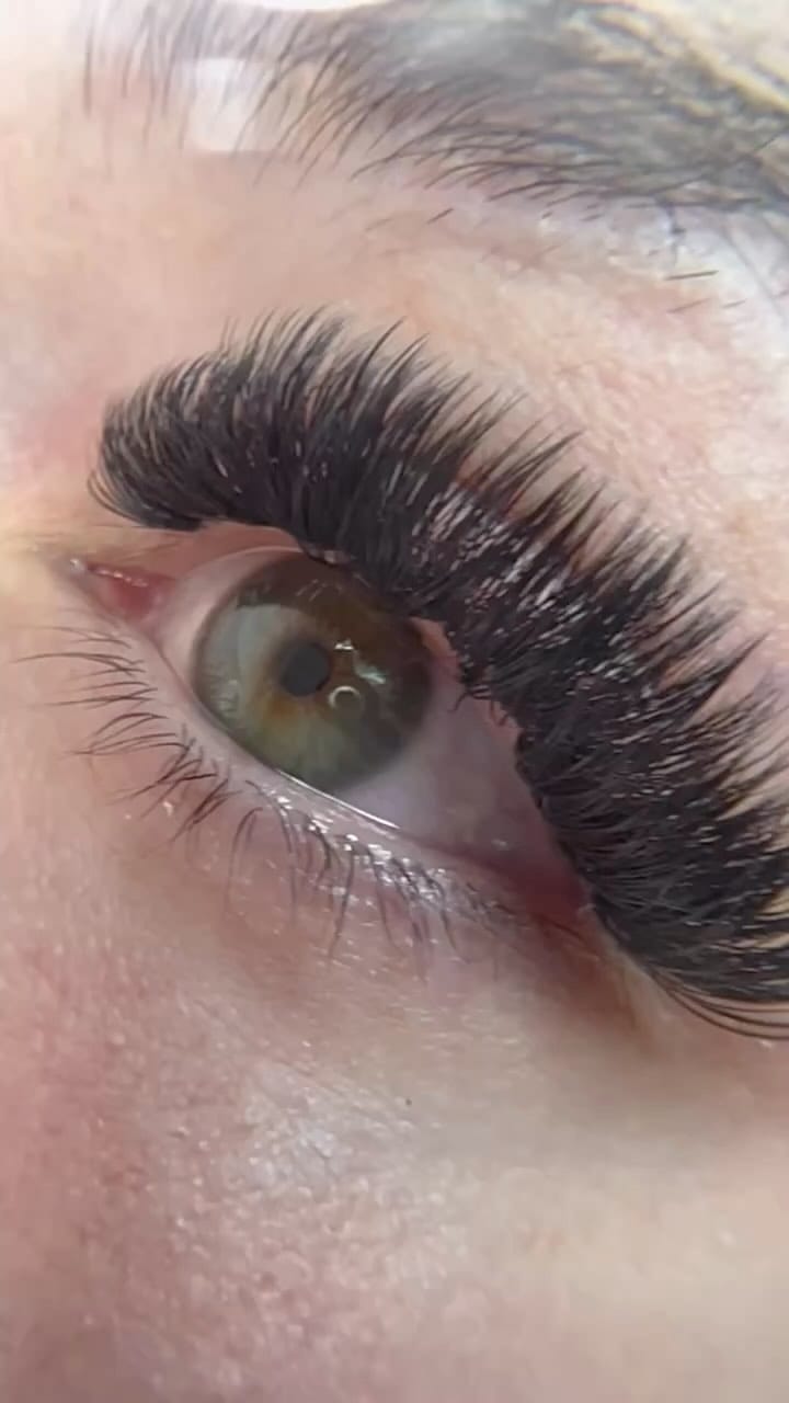 Post 3 by ✨ByCarlosBeauty✨ on Instagram (video)