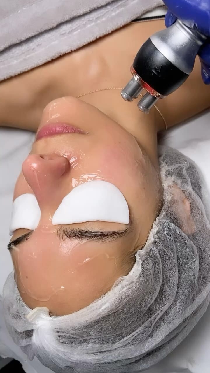 Post 8 by ✨ByCarlosBeauty✨ on Instagram (video)