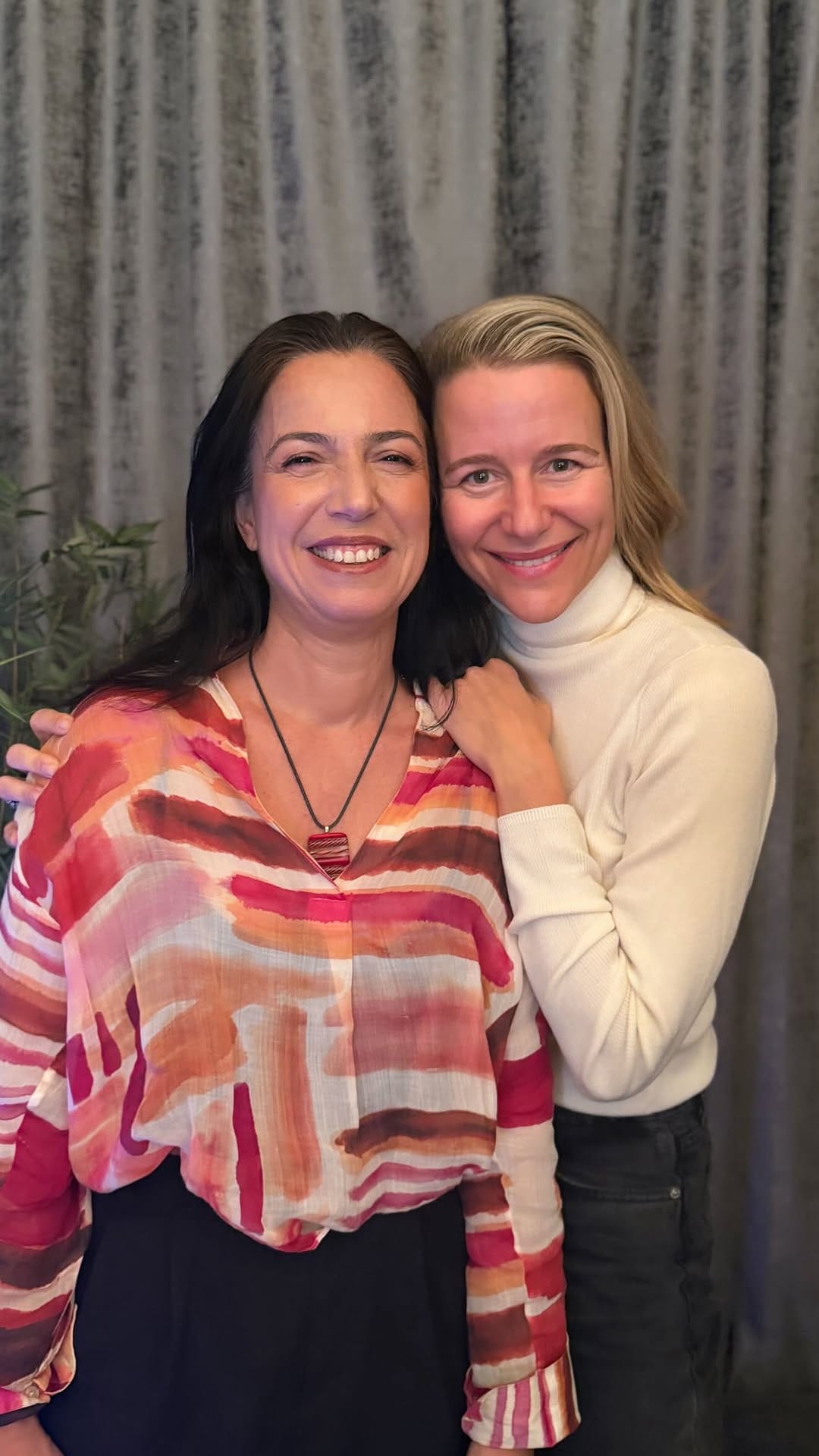 Post 3 by YOGA FACIAL Ale Scavone on Instagram (video)