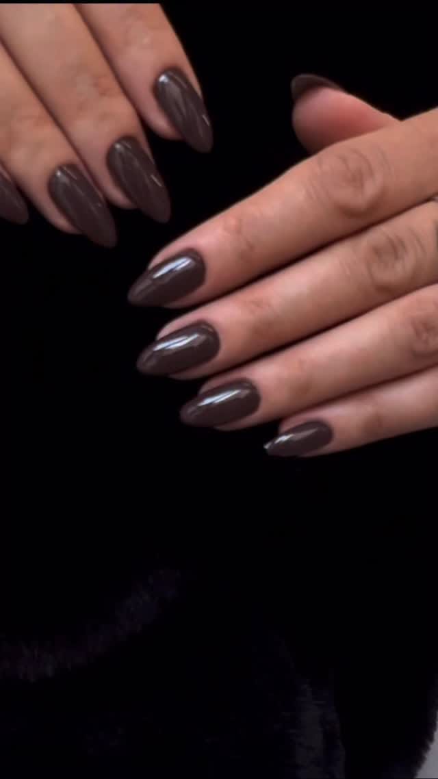 Post 1 by 𝓙𝓲𝓳𝓲 𝓑𝓮𝓪𝓾𝓽𝔂 𝓝𝓪𝓲𝓵𝓼 ᥫ᭡ on Instagram (video)
