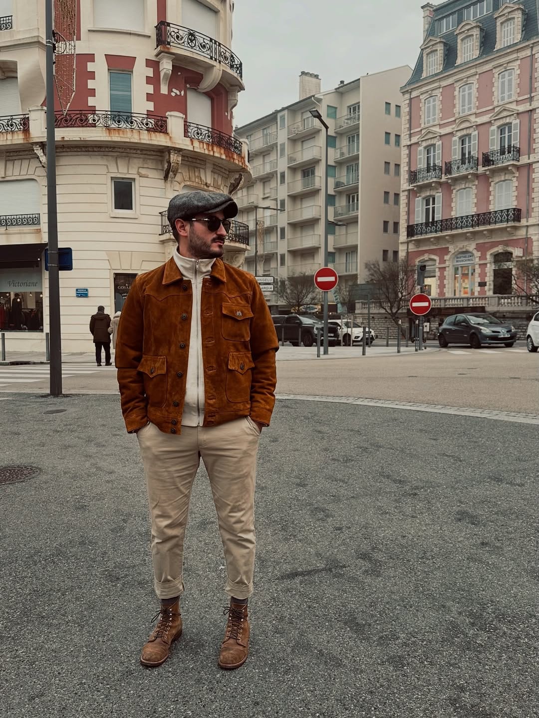 Post 2 by Guillermo V on Instagram (carousel)